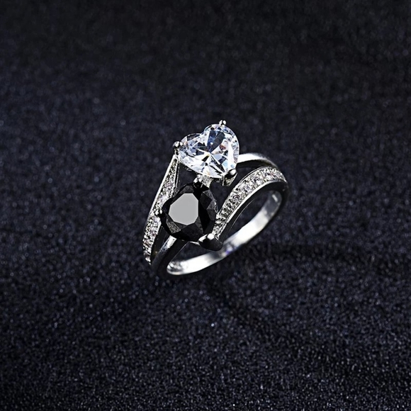 Heart Ring 2 heart stones Clear and Black Zircon Stones New with tags - Picture 3 of 3